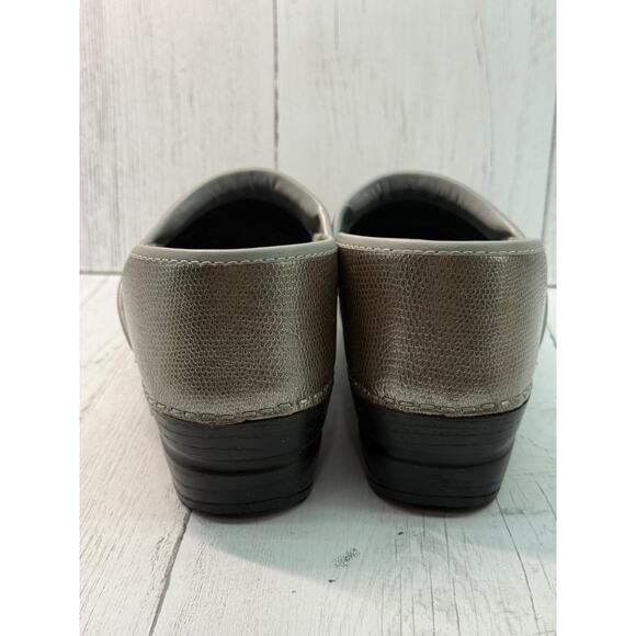 Sanita Koi Kora Embossed Leather Pewter Clogs EU 41 US 10 NEW Work Nurse Comfort - Picture 5 of 8